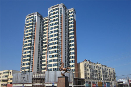 明湖附近世尊华府步梯4楼113平证过两年68万可分期